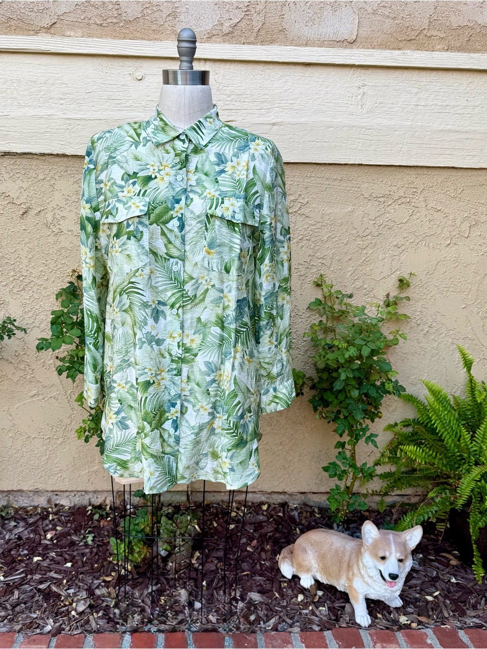Tommy Bahama Paradise Fronds Pocket BF Button-Up Shirt in floral Green & Cream